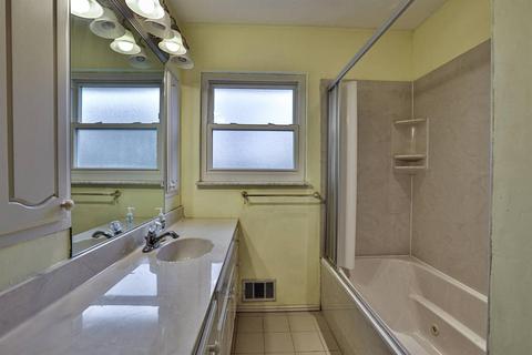 8878 Cavalier Dr, Cincinnati, OH 45231 photo 23