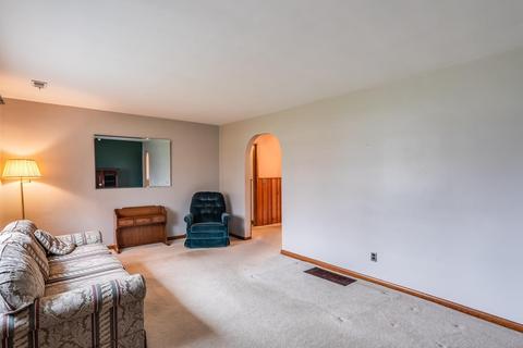 3933 Youngman Dr, Cincinnati, OH 45245 photo 5