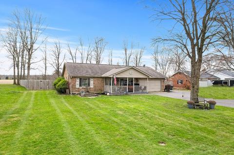 69 Leonard Dr, Blanchester, OH 45107 photo 2