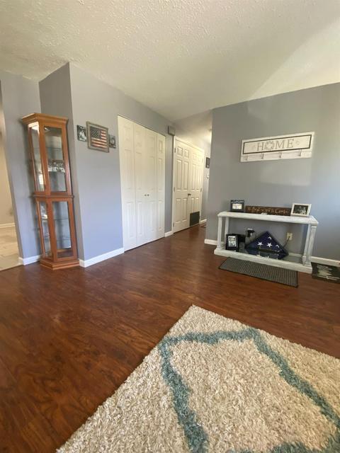 304 Brookforest Dr, Cincinnati, OH 45238 photo 5