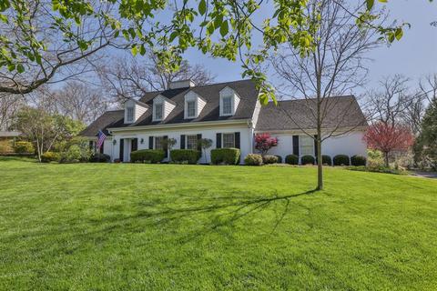 8912 Sandymar Dr, Cincinnati, OH 45242 photo 2