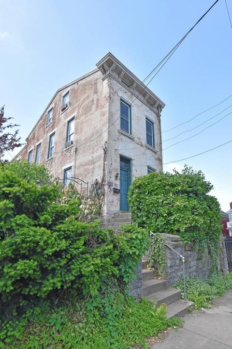 229 Rochelle St, Cincinnati, OH 45219 photo 2