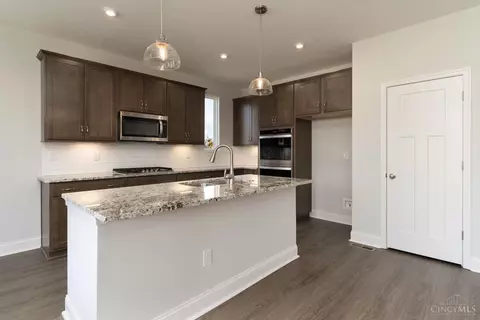 980 Crestpoint Ct, Cincinnati, OH 45245 photo 6