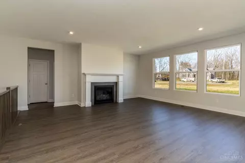 980 Crestpoint Ct, Cincinnati, OH 45245 photo 2