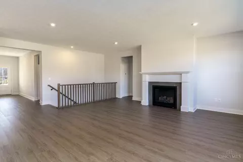 980 Crestpoint Ct, Cincinnati, OH 45245 photo 3