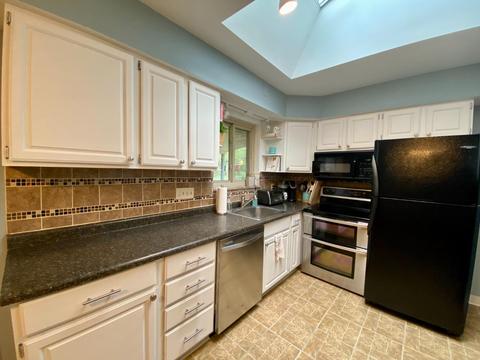 118 Junedale Dr, Greenhills, OH 45218 photo 3