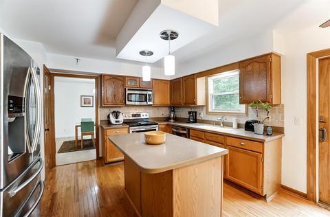 7809 Stoneleigh Ln, Cincinnati, OH 45255 photo 6