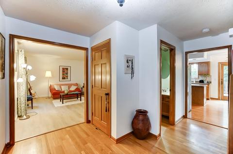 7809 Stoneleigh Ln, Cincinnati, OH 45255 photo 5