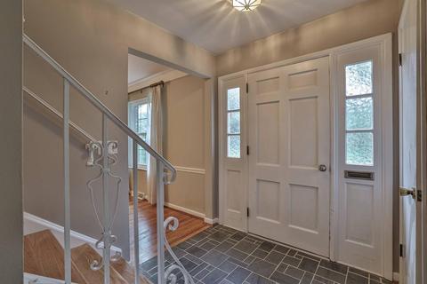 8631 Zenith Ct, Cincinnati, OH 45231 photo 4