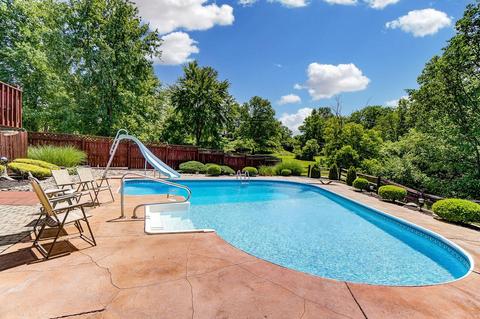 2837 Hocking Dr, Cincinnati, OH 45233 photo 3