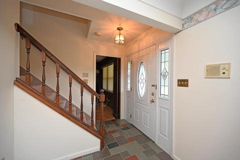 3929 Springoak Dr, Cincinnati, OH 45248 photo 7
