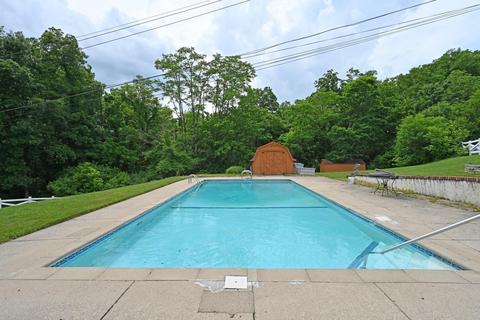 3929 Springoak Dr, Cincinnati, OH 45248 photo 2