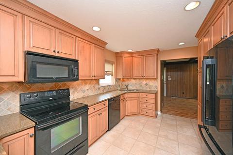 3929 Springoak Dr, Cincinnati, OH 45248 photo 4