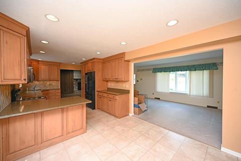 3929 Springoak Dr, Cincinnati, OH 45248 photo 14