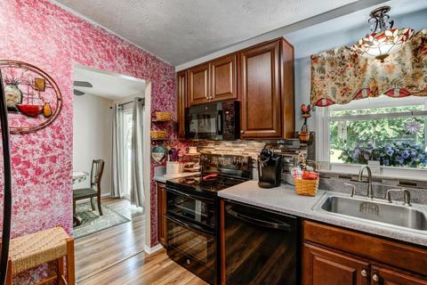 665 Holiday Dr, Cincinnati, OH 45245 photo 10