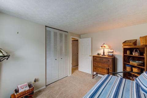 665 Holiday Dr, Cincinnati, OH 45245 photo 23