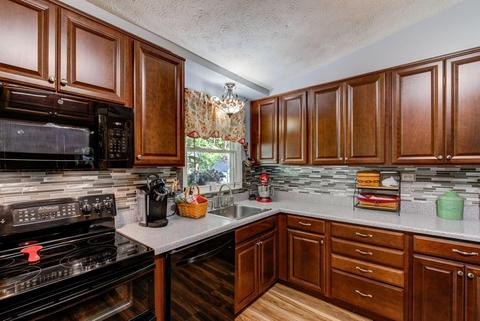 665 Holiday Dr, Cincinnati, OH 45245 photo 12