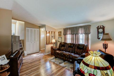 665 Holiday Dr, Cincinnati, OH 45245 photo 2