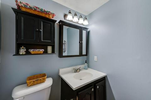 665 Holiday Dr, Cincinnati, OH 45245 photo 24