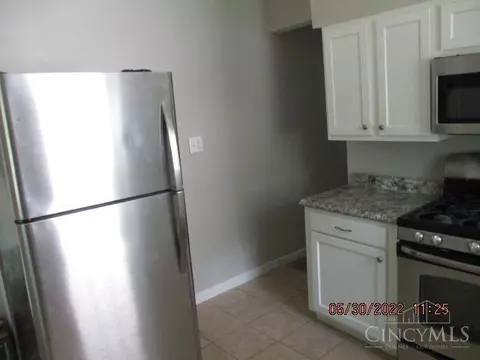 18 Ridgeway Rd, Cincinnati, OH 45216 photo 3