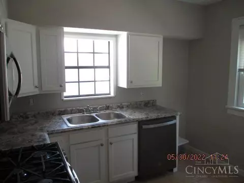 18 Ridgeway Rd, Cincinnati, OH 45216 photo 2
