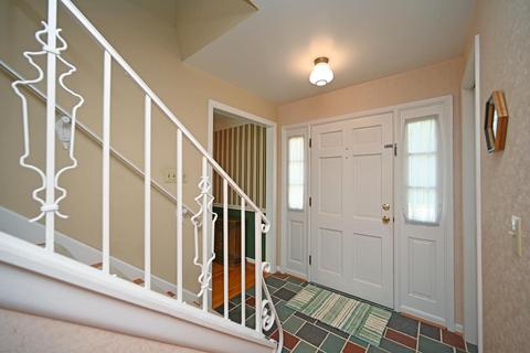 7724 Trailwind Dr, Montgomery, OH 45242 photo 4