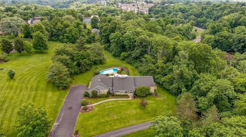1057 Devils Backbone Rd, Cincinnati, OH 45233 photo 2