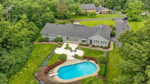 1057 Devils Backbone Rd, Cincinnati, OH 45233 photo 3