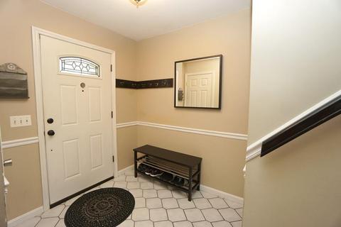 1046 Pinehollow Ln, Cincinnati, OH 45231 photo 3