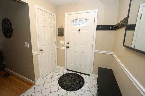 1046 Pinehollow Ln, Cincinnati, OH 45231 photo 4