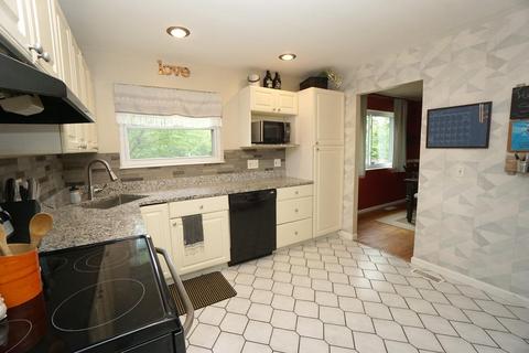 1046 Pinehollow Ln, Cincinnati, OH 45231 photo 9