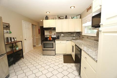 1046 Pinehollow Ln, Cincinnati, OH 45231 photo 8