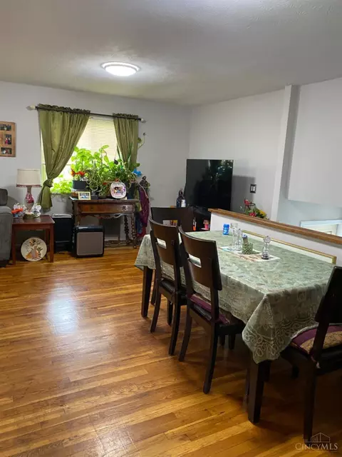 806 Holyoke Dr, Forest Park, OH 45240 photo 3