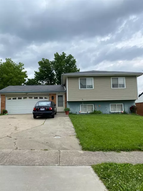 806 Holyoke Dr, Forest Park, OH 45240 photo 1