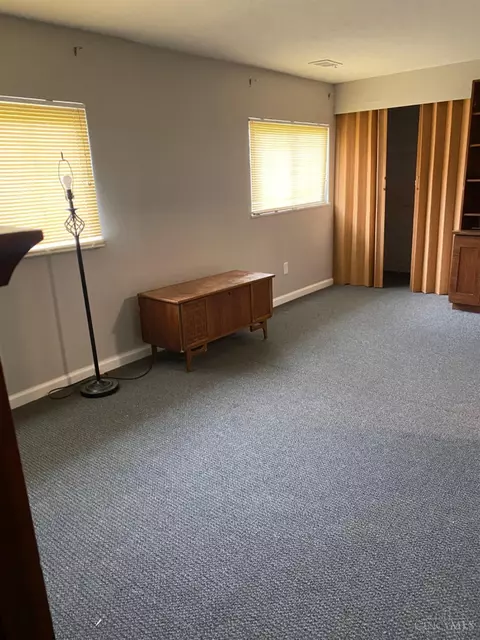 806 Holyoke Dr, Forest Park, OH 45240 photo 9