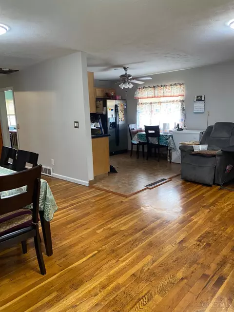 806 Holyoke Dr, Forest Park, OH 45240 photo 2