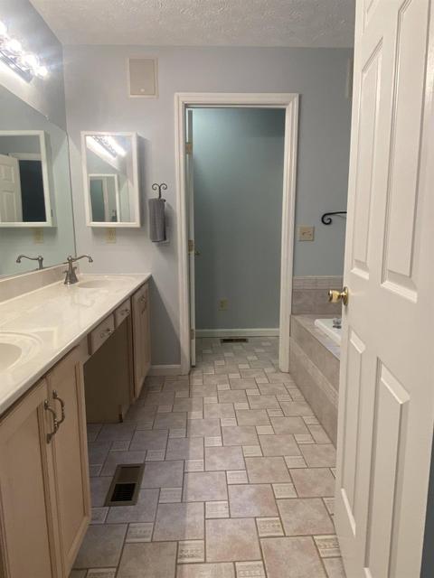 937 Locust Ln, Cincinnati, OH 45245 photo 20