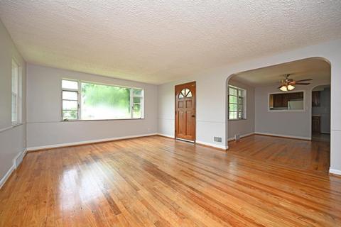 4052 Mclean Dr, Cincinnati, OH 45255 photo 3