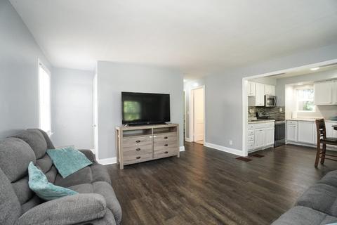 6 Damon Rd, Greenhills, OH 45218 photo 5