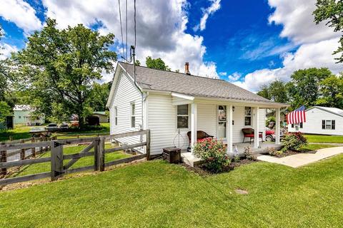 116 Burroughs St, Blanchester, OH 45107 photo 2
