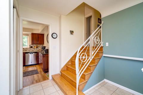 1015 Newcastle Dr, Cincinnati, OH 45231 photo 7