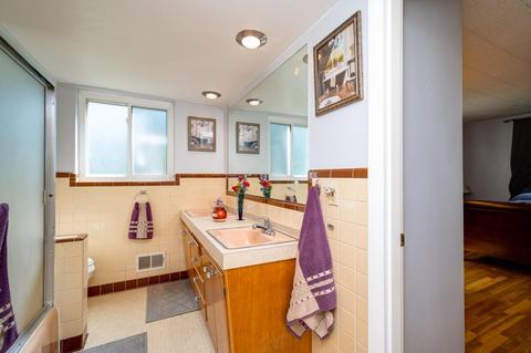 1015 Newcastle Dr, Cincinnati, OH 45231 photo 17