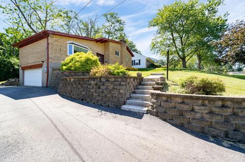 1015 Newcastle Dr, Cincinnati, OH 45231 photo 4