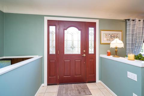 1015 Newcastle Dr, Cincinnati, OH 45231 photo 6