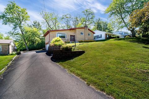 1015 Newcastle Dr, Cincinnati, OH 45231 photo 3