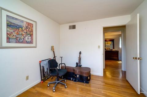 1015 Newcastle Dr, Cincinnati, OH 45231 photo 22