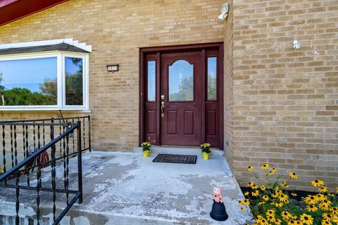 1015 Newcastle Dr, Cincinnati, OH 45231 photo 5