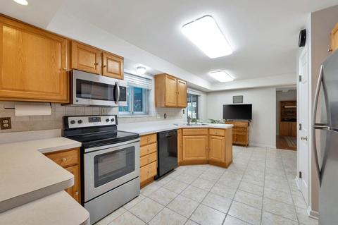 4975 Twinbrook Ct, Blue Ash, OH 45242 photo 9