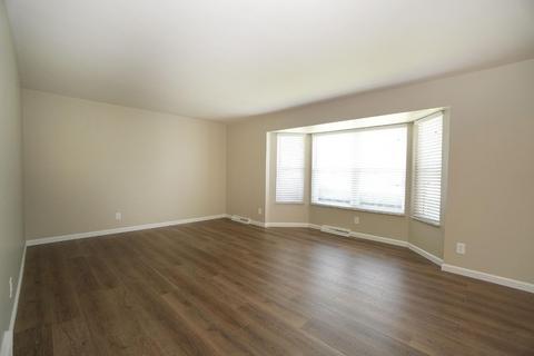 979 Springbrook Dr, Cincinnati, OH 45224 photo 4