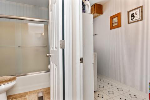 9696 Crestbrook Dr, Cincinnati, OH 45231 photo 24